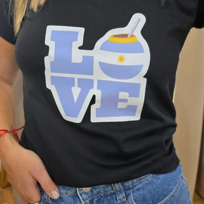 remera negra love mate mujer